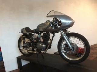 Illustration for article titled Help Find This Incredibly Custom Stolen Honda CB125